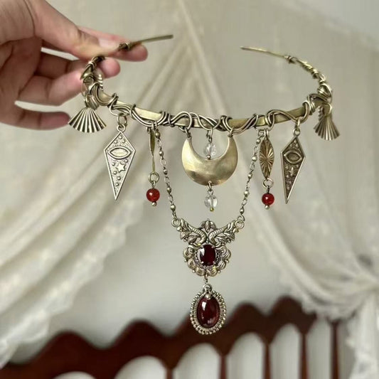 Moon Oracle Necklace – Mystical Amulet of Vision and Power