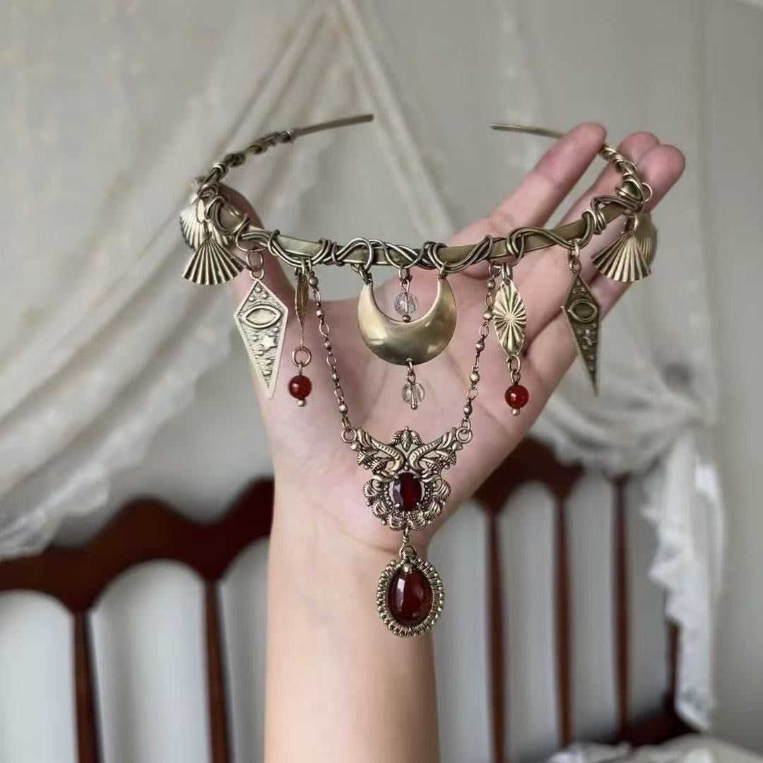 Moon Oracle Necklace – Mystical Amulet of Vision and Power