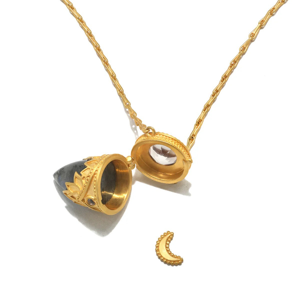 Eternal Fang Talisman Necklace – Guardian of Strength and Destiny